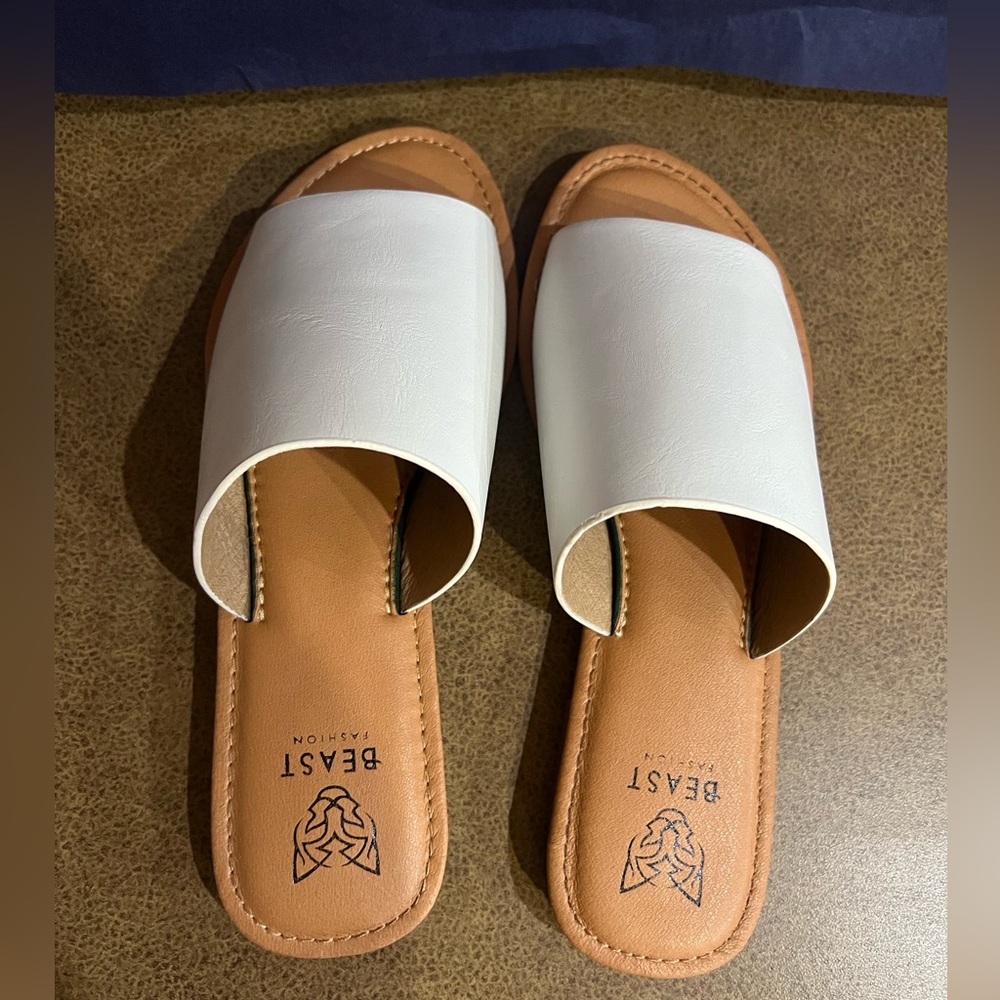 NWT Beast Fashion White Leather Slides